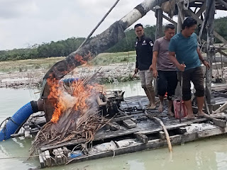 Respon Cepat Polsek Benai Musnahkan 2 Unit Rakit PETI di Desa Gunung Kesiangan Kecamatan Benai